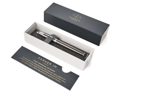 Parker IM, Ruskea, Patruunatäyttöjärjestelmä, Sininen, Messinki, Pyöreä kärki, Ruostumaton teräs